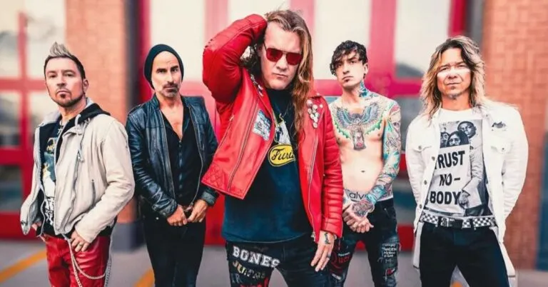 Fall In Line di Fozzy